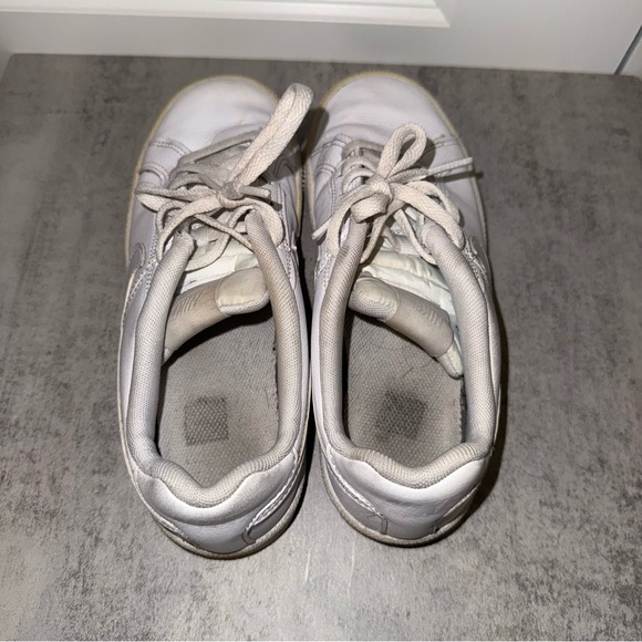 Used White Nike Size 4.5Y - Picture 5 of 7